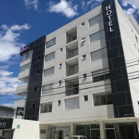 Hotel Sabet Quito Esterno foto