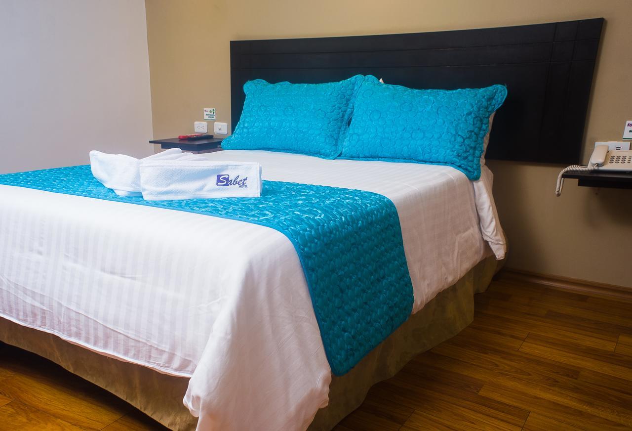 Hotel Sabet Quito Esterno foto