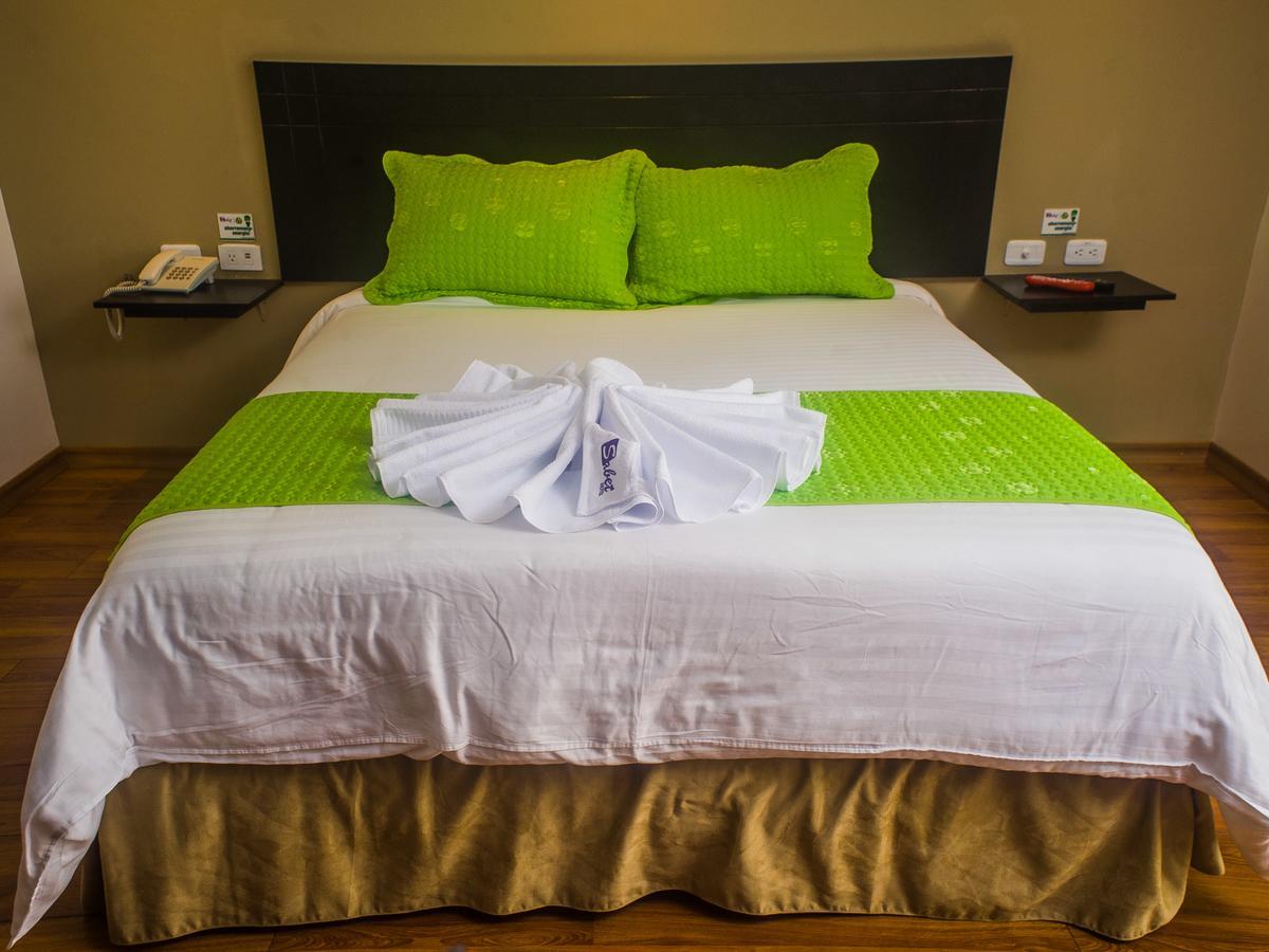 Hotel Sabet Quito Esterno foto